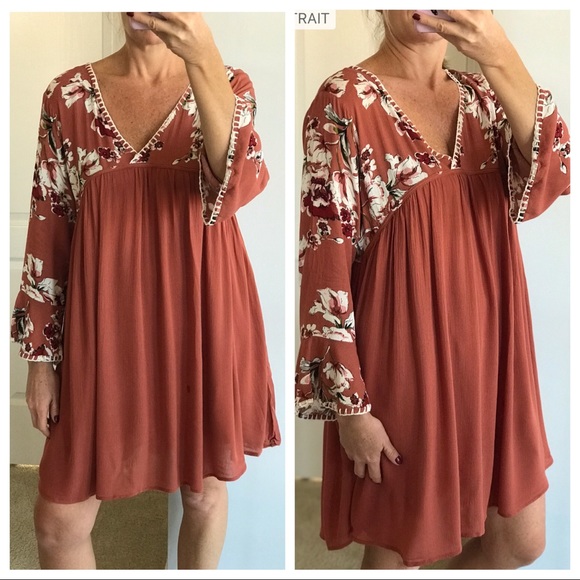 V Neck Bell Sleeve Dress - Picture 2 of 5
